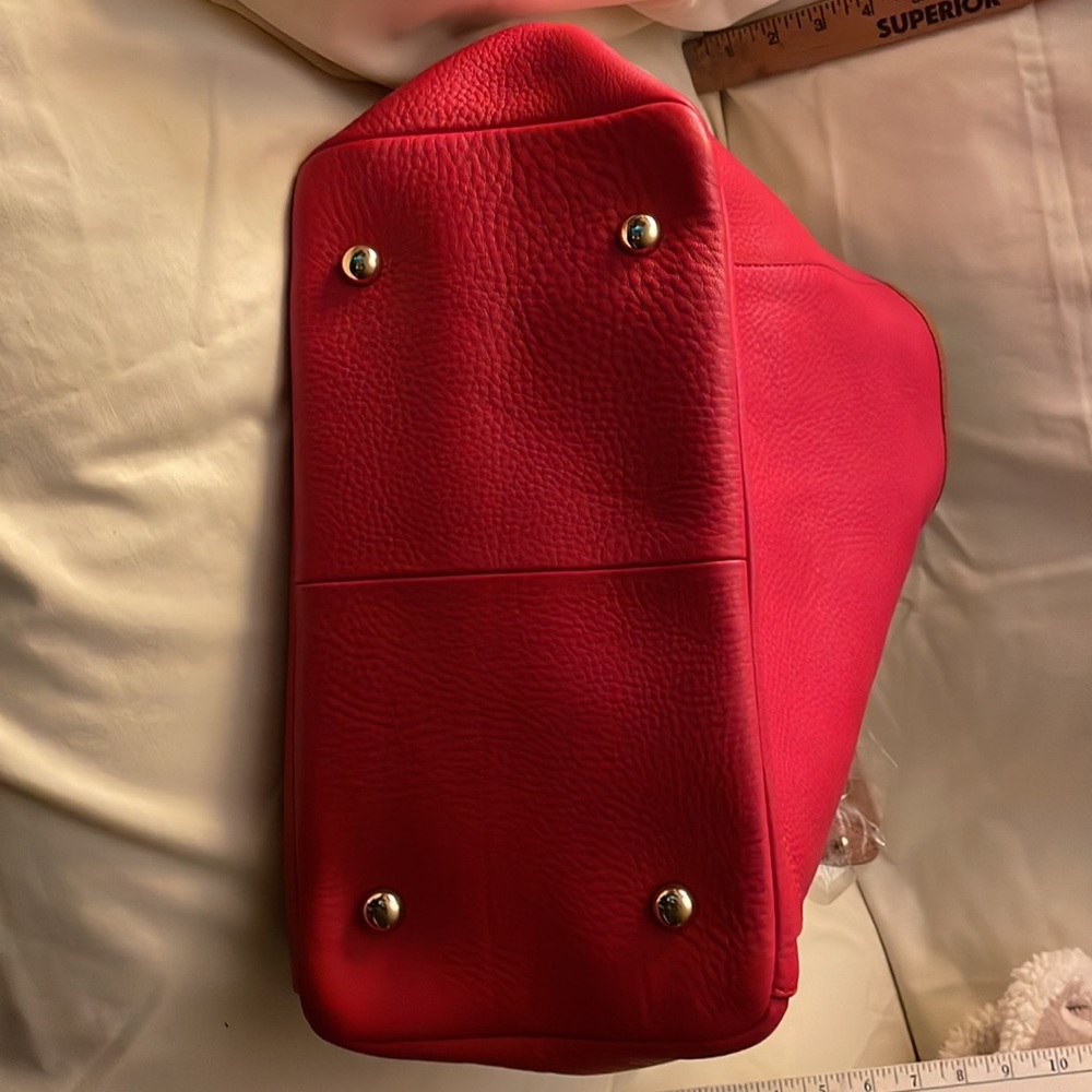 Brand new red leather Isaac Mizrahi shoulder bag. Brown not adjustable strap - Picture 4 of 10